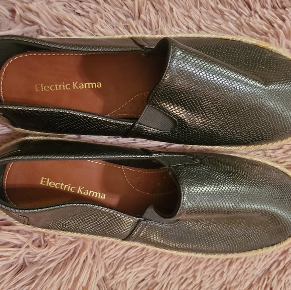 Shoes - Picture 4 of 4